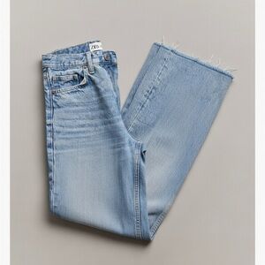 Zara Women's Jeans in distressed Light Blue